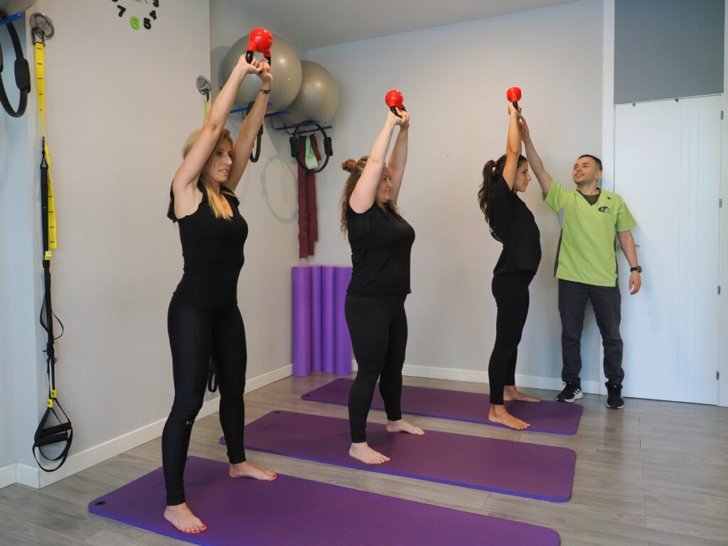 alumnas en clase de entrenamiento funcional